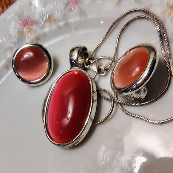 Vtg Roman RMN Pink Cats Eye Oval Pendent Silver Tone Necklace Clip Earrings Set - Picture 3 of 5